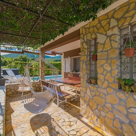 Pasko With Private Pool *