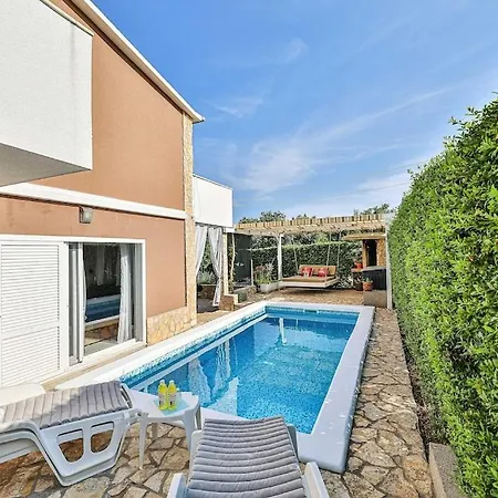 Pasko With Private Pool *