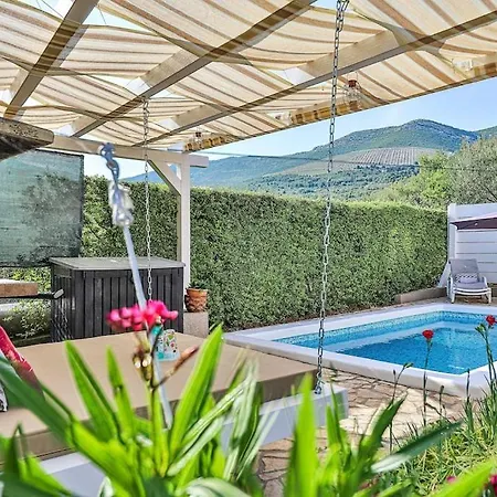Pasko With Private Pool *