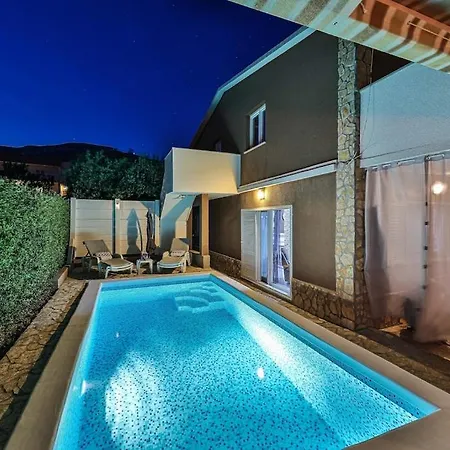 Apartman Pasko With Private Pool Kaštel Novi