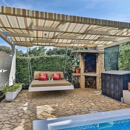 Pasko With Private Pool Apartman Kaštel Novi