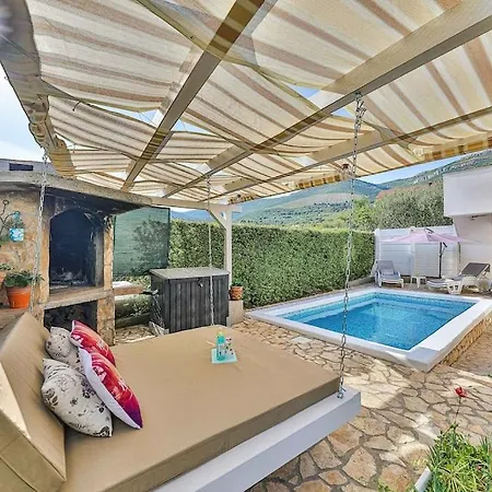 Pasko With Private Pool *