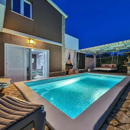 Pasko With Private Pool アパート *
