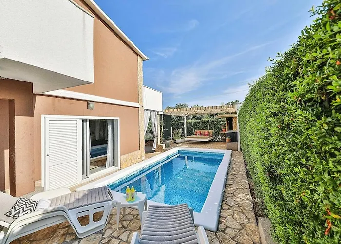 Pasko With Private Pool *