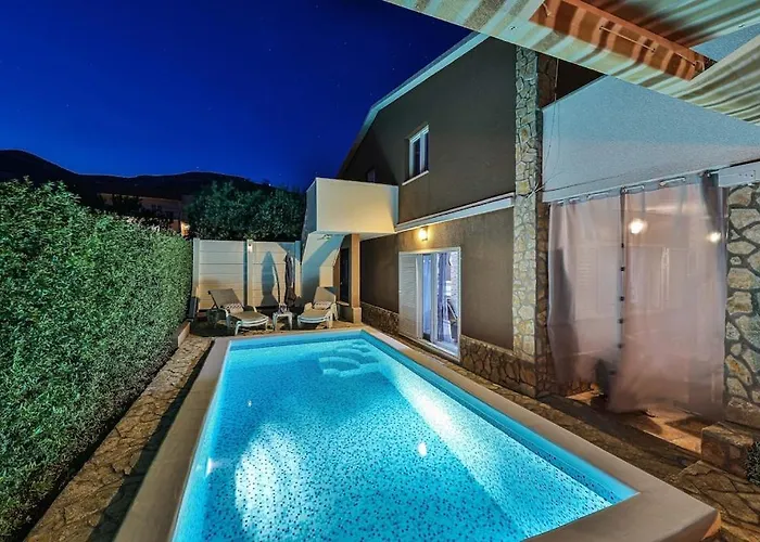 アパート Pasko With Private Pool Kaštel Novi