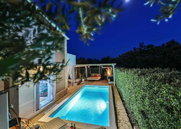 Pasko With Private Pool *