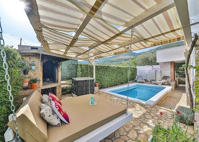 Pasko With Private Pool *