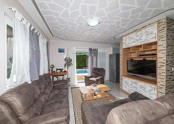 Pasko With Private Pool Apartamento
